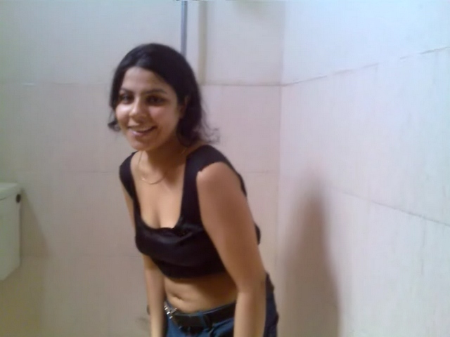 Indian Sex Bomb In Shower
